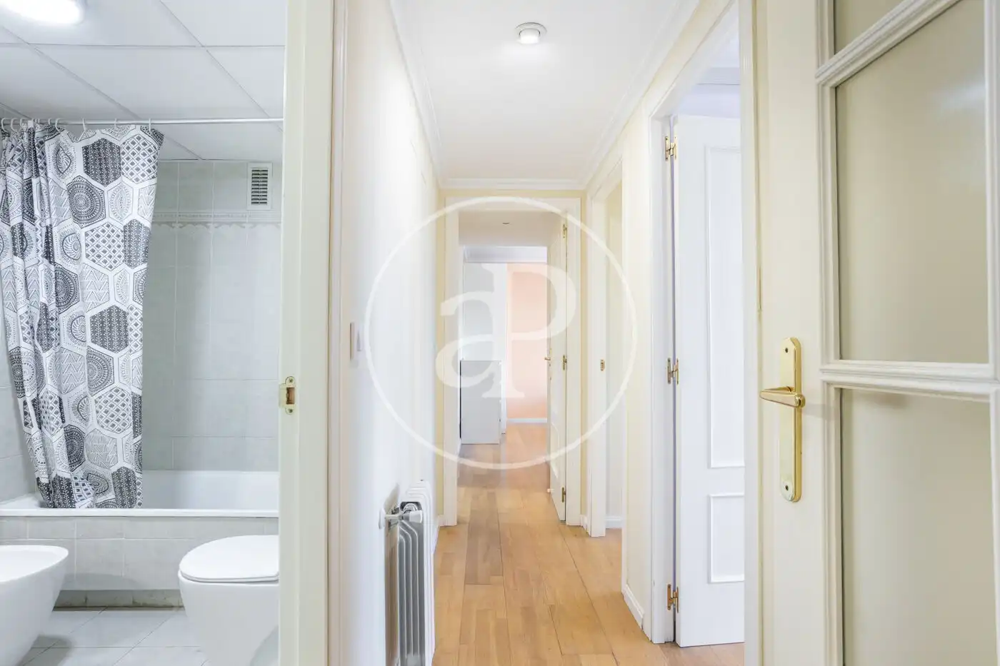 Wohnung zur Miete in Valencia mit Klimaanlage, Heizung und Privatgarten