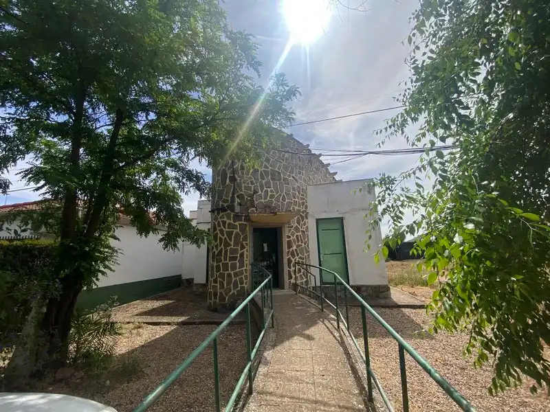 Vista exterior de Local en venta en Carboneros