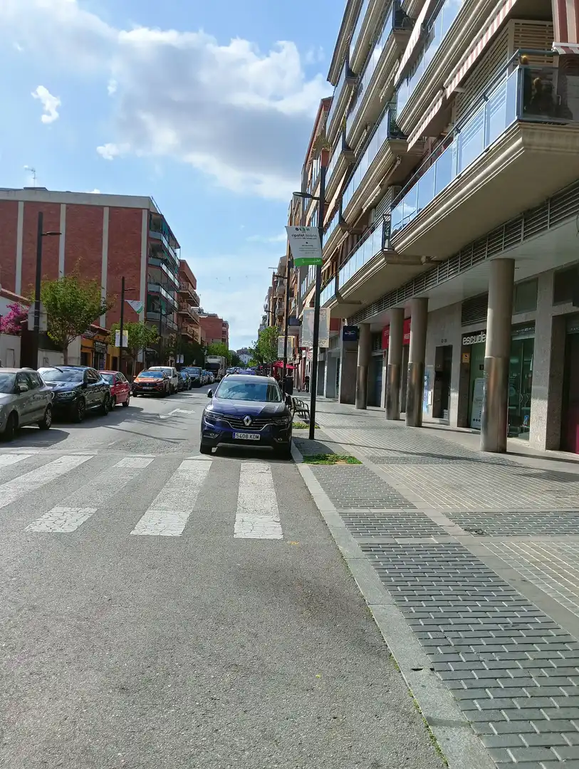 Außenansicht von Geschaftsraum zur Miete in Ripollet mit Klimaanlage, Heizung und Parkett