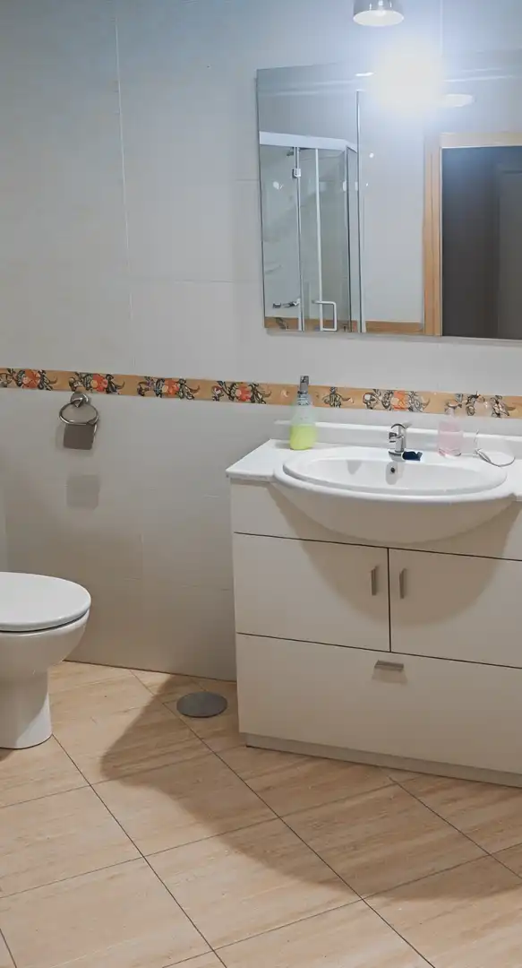 Baño de Piso en venta en Villa del Prado con Aire acondicionado, Trastero y Balcón