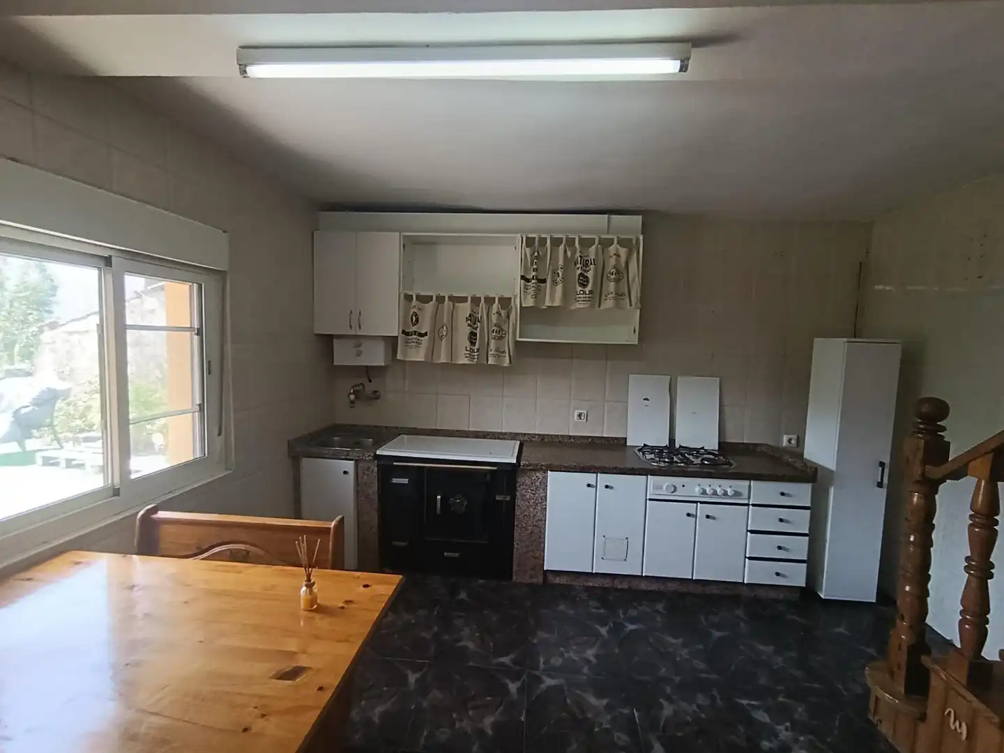 Küche von Country house zum Verkauf in San Martín del Rey Aurelio mit Balkon