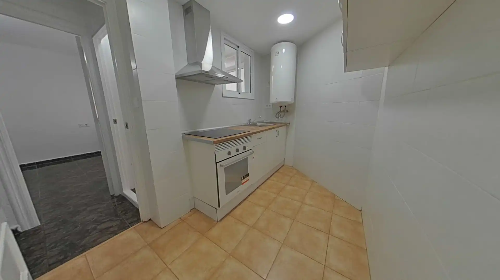 Cocina de Piso en venta en L'Hospitalet de Llobregat con Calefacción y Amueblado