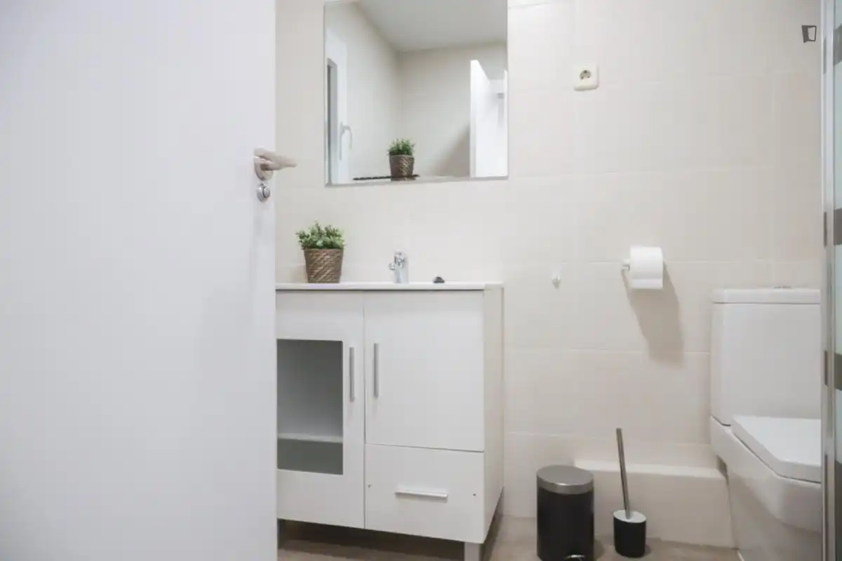 Badezimmer von Wohnungen zur untervermieten in Madrid mit Heizung, Möbliert und Ofen