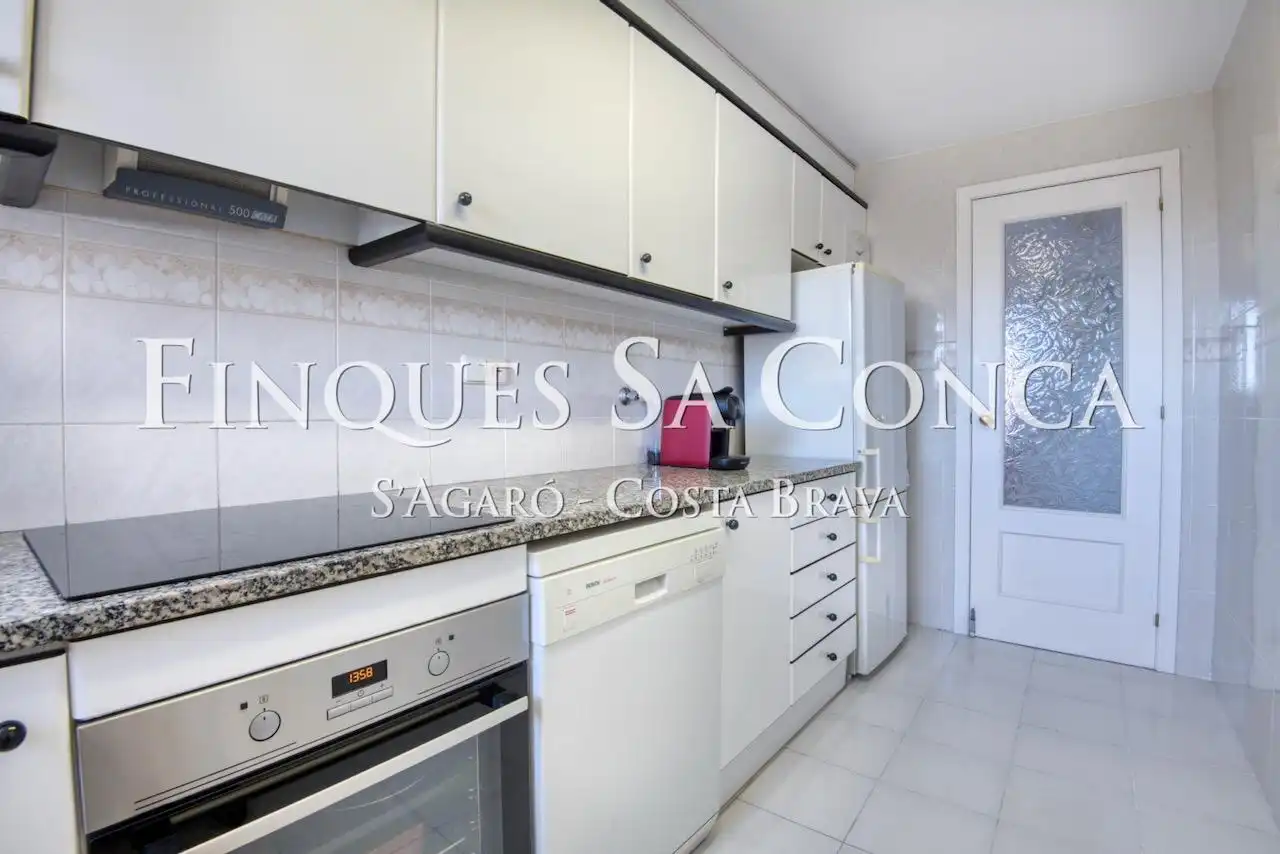 Cuina de Apartament en venda en Sant Feliu de Guíxols amb Calefacció