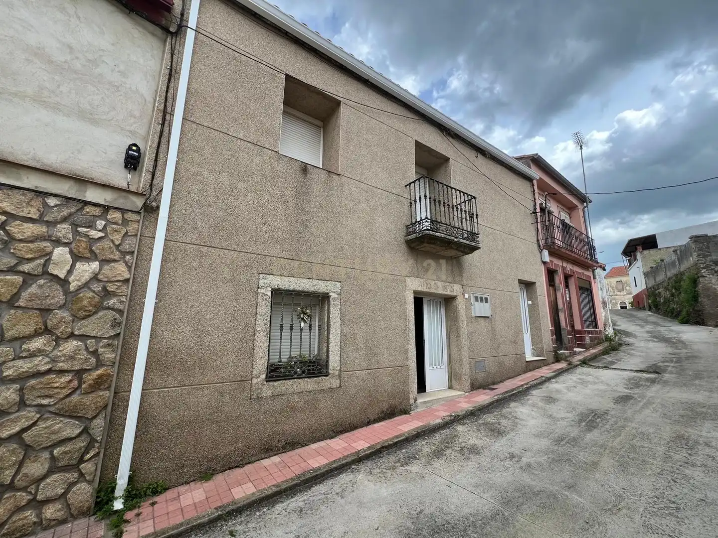 Exterior view of Houses for sale in Madroñera