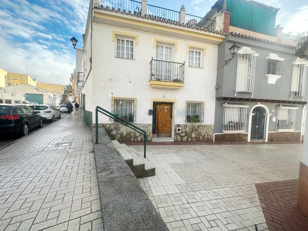 Exterior view of Single-family semi-detached for sale in Vélez-Málaga
