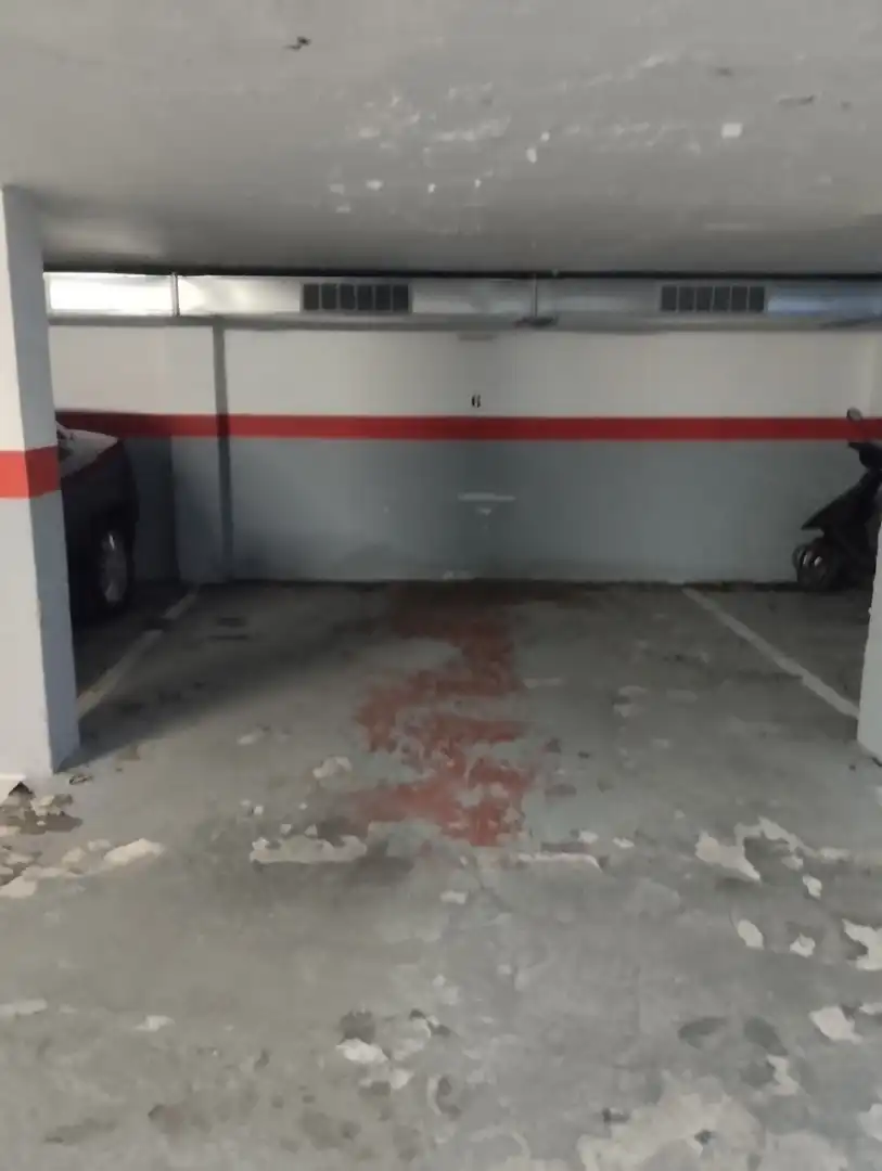 Garaje de alquiler en Carrer de la Sèquia, Centre - Passeig i Rodalies