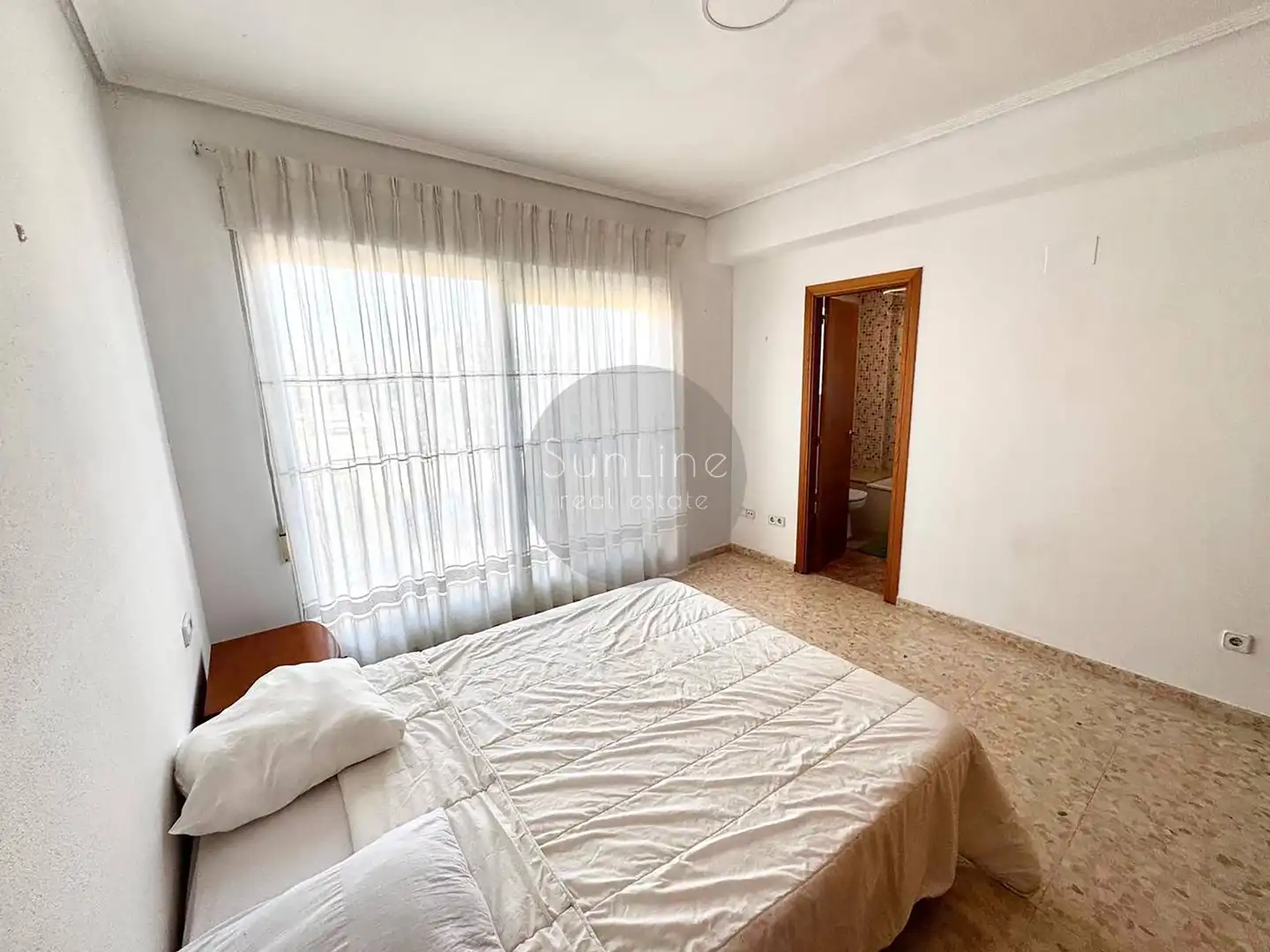 Schlafzimmer von Einfamilien-Reihenhaus zur Miete in Moncada mit Klimaanlage, Privatgarten und Terrasse