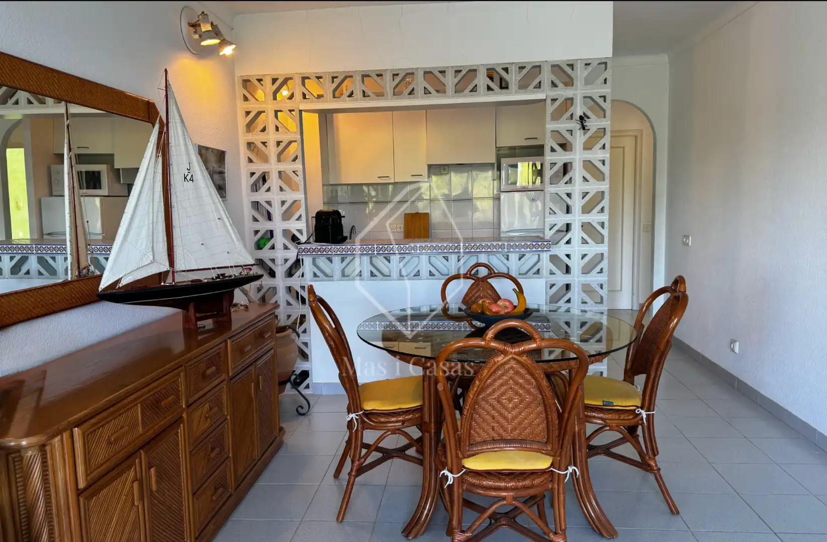 Comedor de Apartamento en venta en L'Escala con Terraza, Amueblado y Balcón
