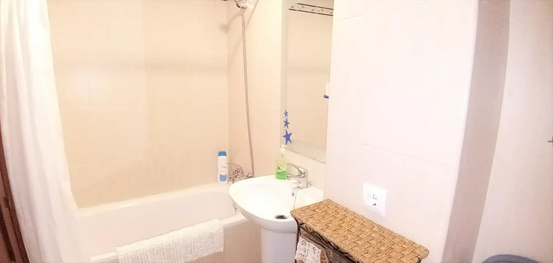 Badezimmer von Wohnung zum Verkauf in Camas mit Klimaanlage, Möbliert und Waschmaschine