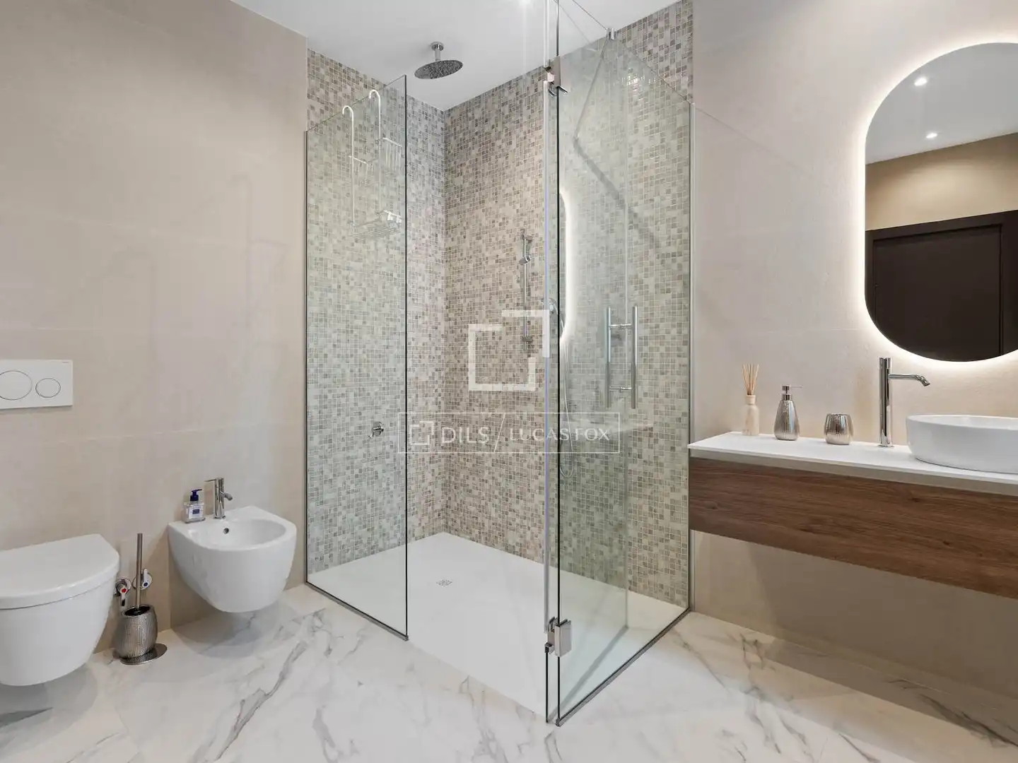Bathroom of Houses for sale in Benahavís  with Air Conditioner, Heating and Private garden