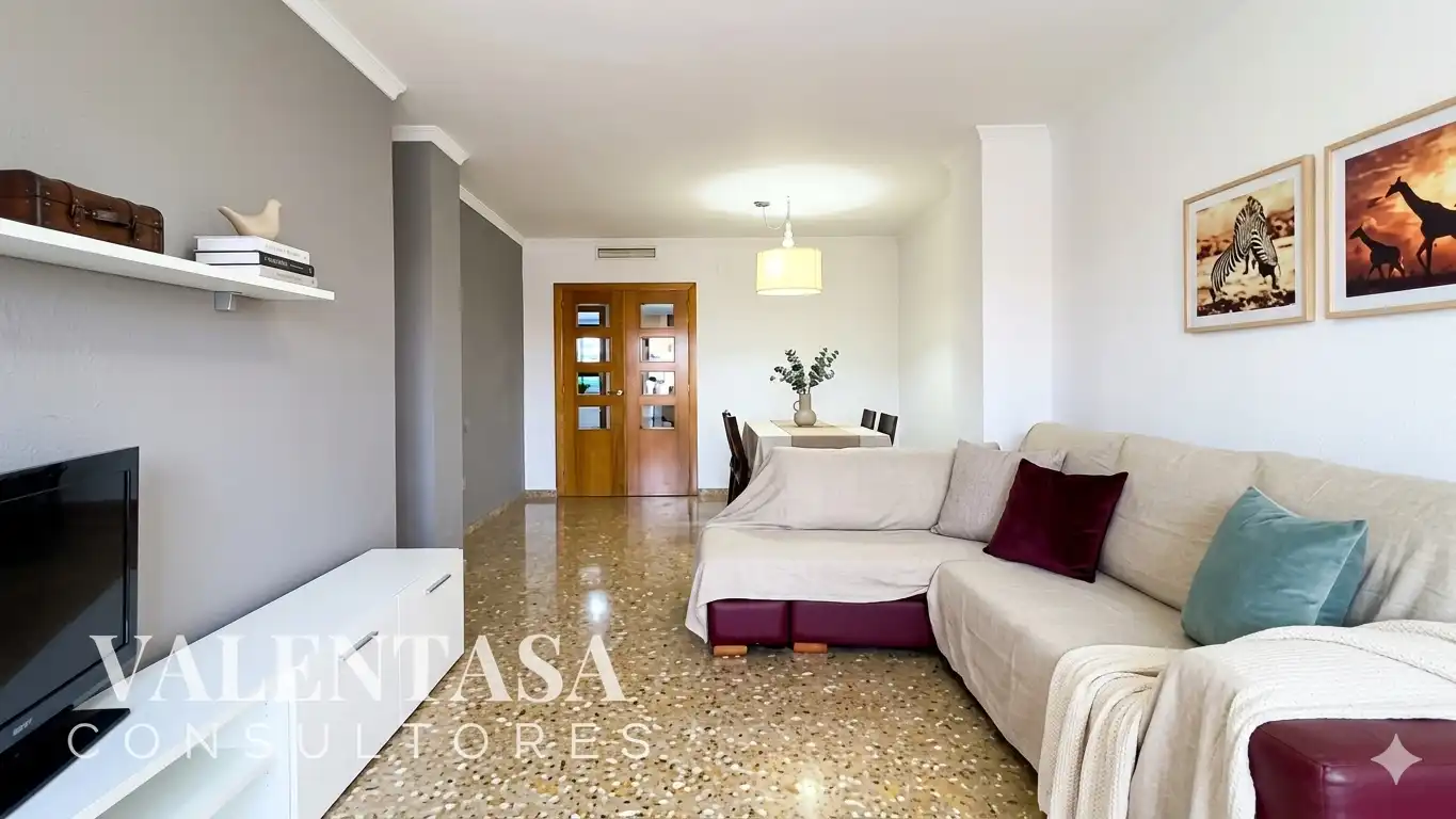 Living room of Flat for sale in Valencia  with Furnished and Community pool
