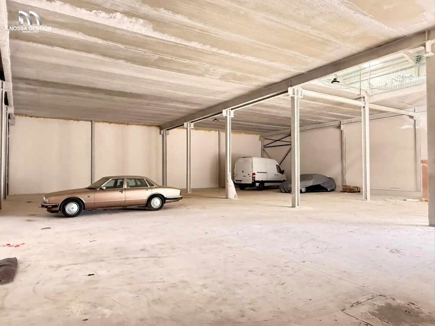 Parkplatz von Fabrikhallen zur Miete in Massamagrell, Valencia