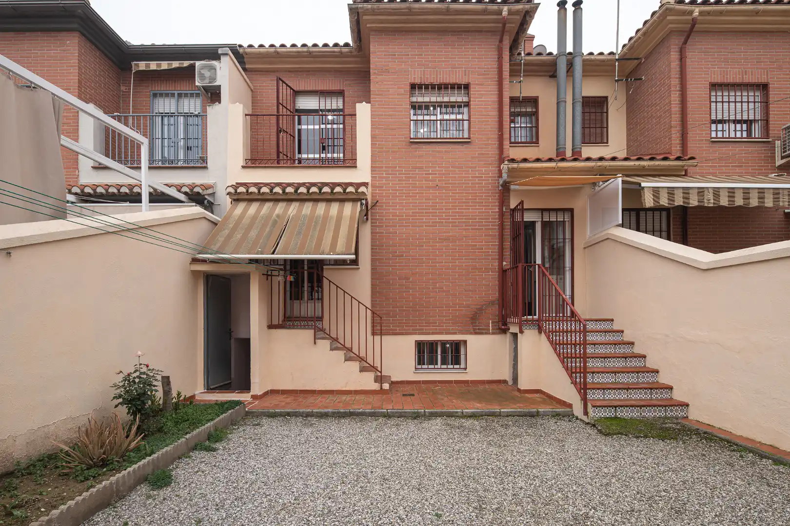 Casa adosada en venta en Angustias - Chana - Encina