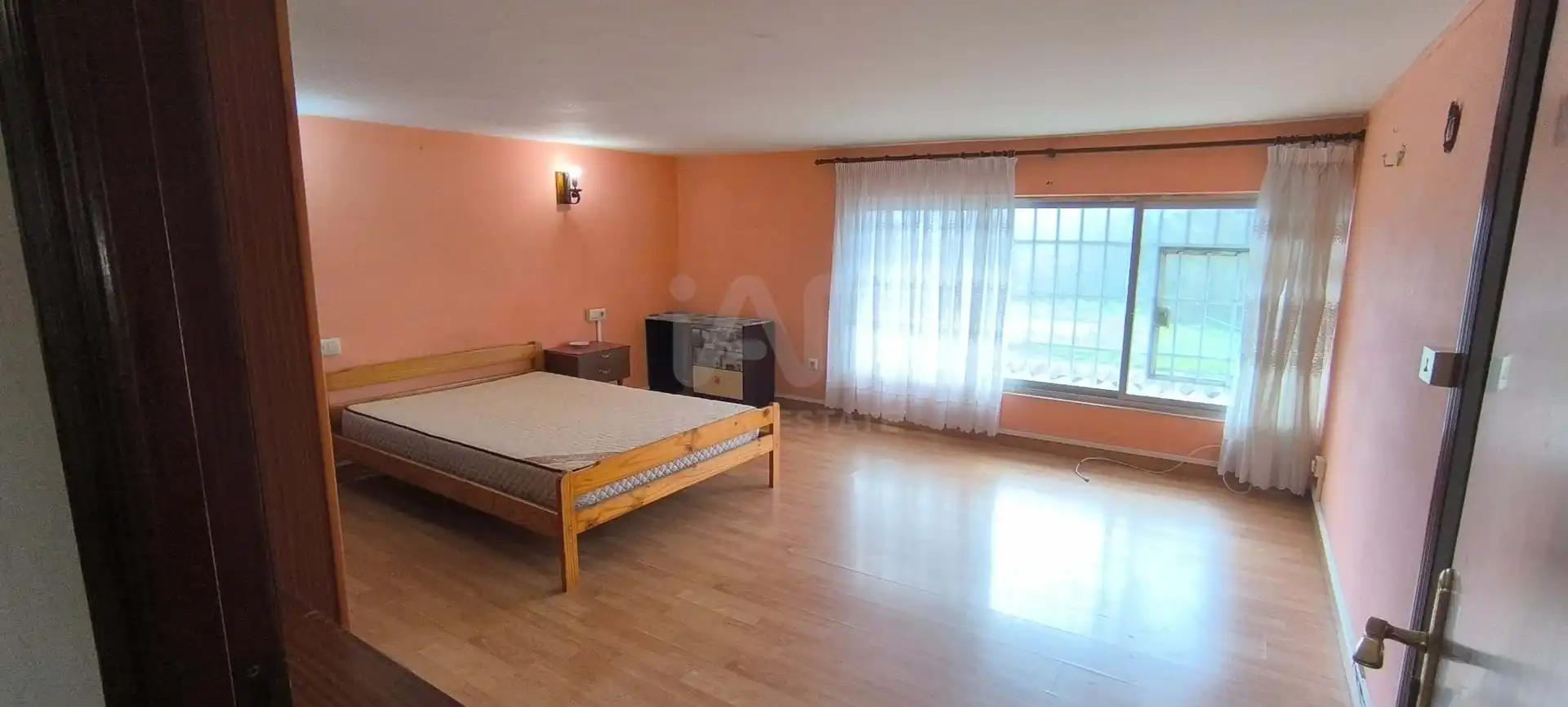 Schlafzimmer von Geschaftsraum zum Verkauf in Narón