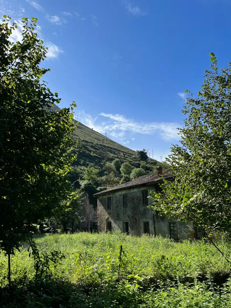 Vista exterior de Casa o xalet en venda en San Felices de Buelna
