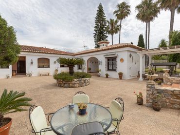 Villa con piscina in vendita a Urbanizacion Puntalón