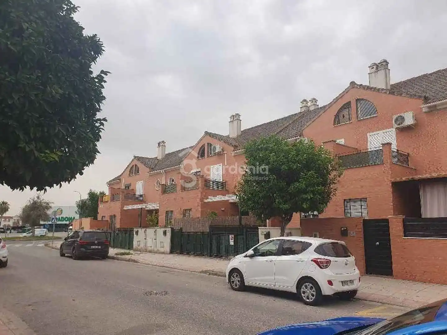 Vista exterior de Casa adosada en venta en Coria del Río
