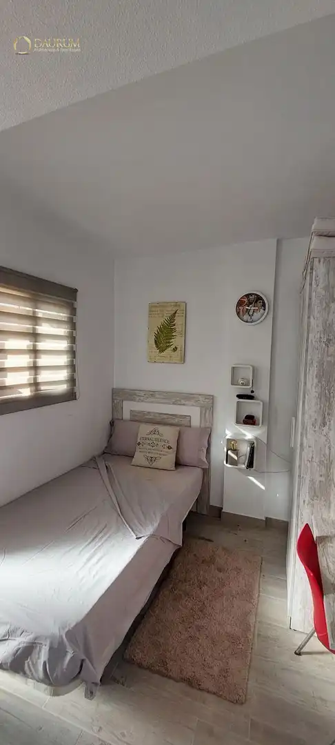 Schlafzimmer von Einfamilien-Reihenhaus zum Verkauf in Santa Pola mit Klimaanlage, Heizung und Terrasse