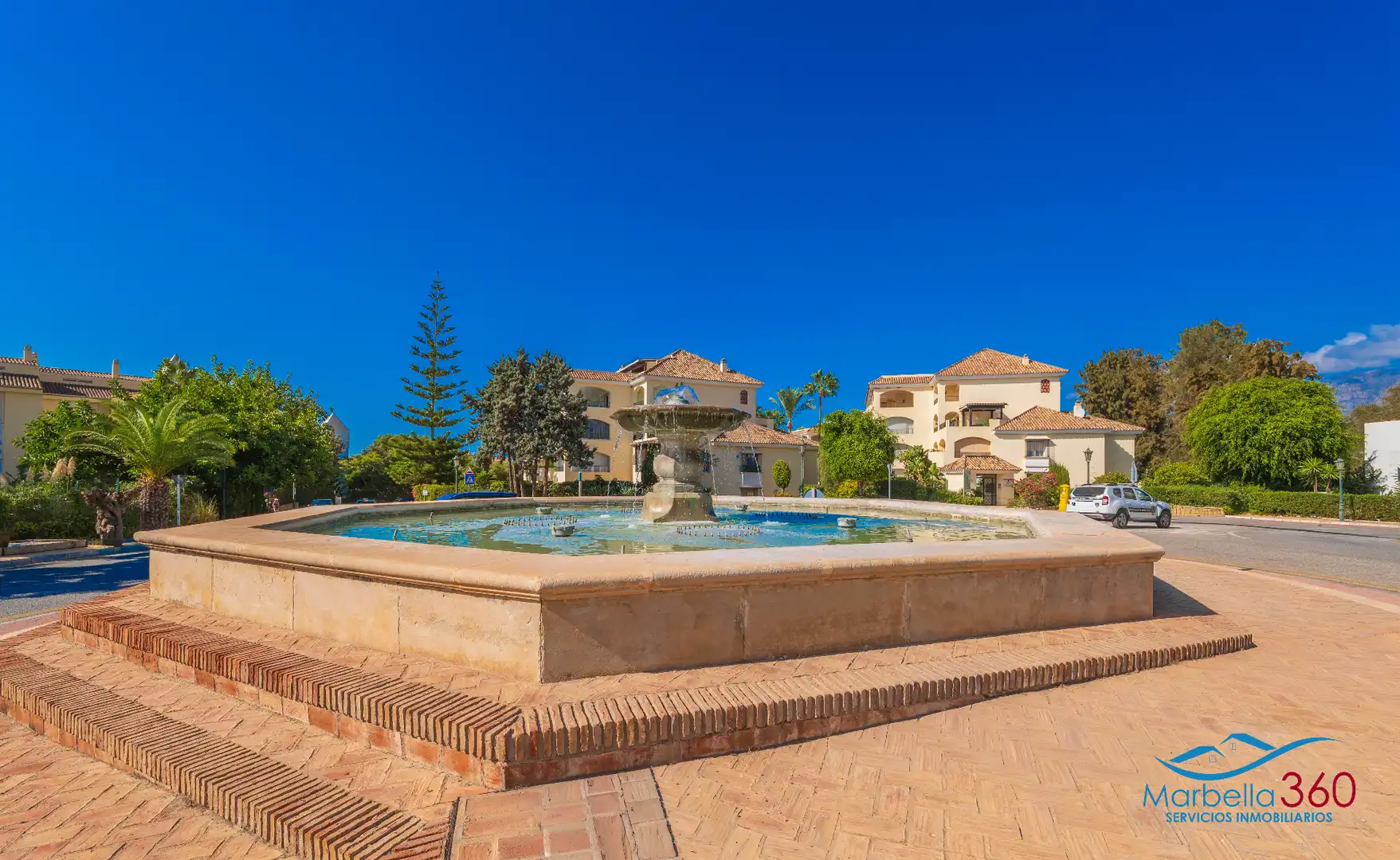 Vista exterior de Casa adosada en venda en Marbella amb Aire condicionat, Jardí privat i Terrassa