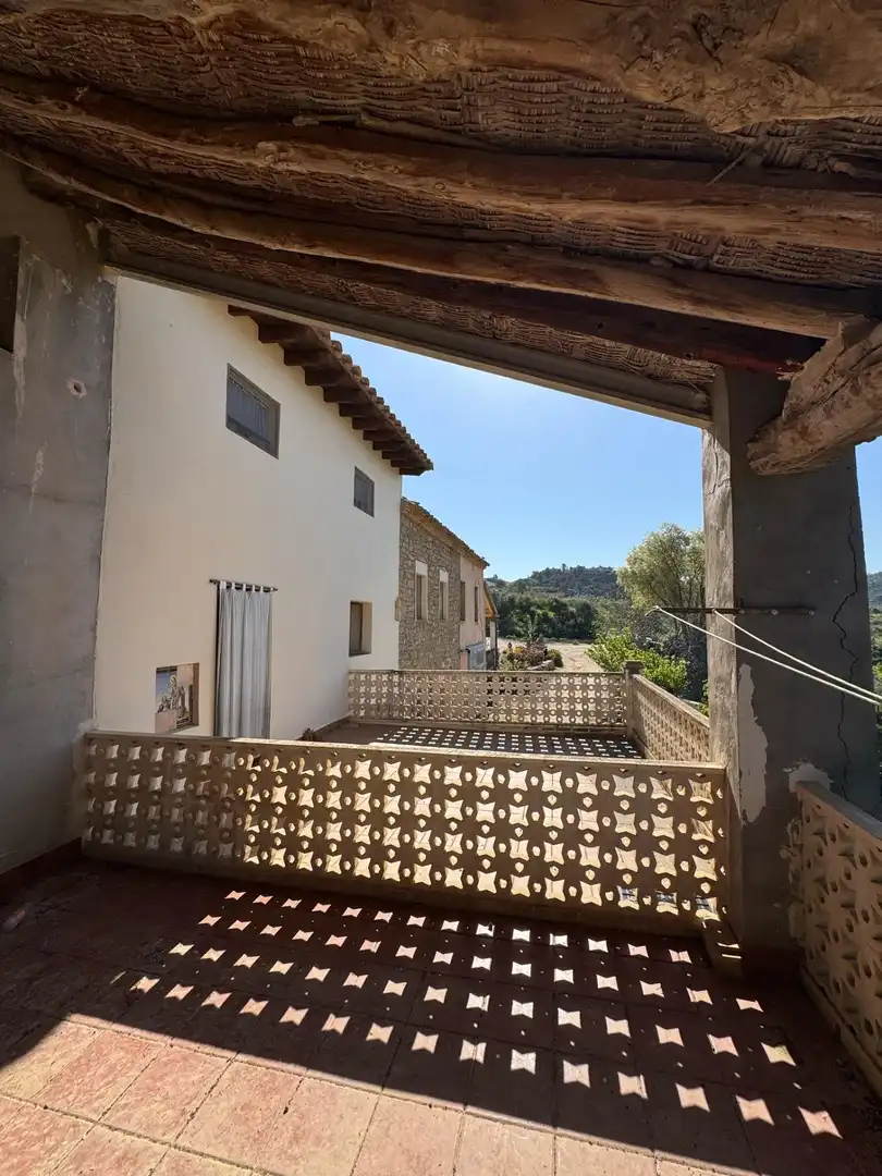 Vista exterior de Casa adosada en venda en Alcañiz amb Terrassa, Traster i Piscina comunitària