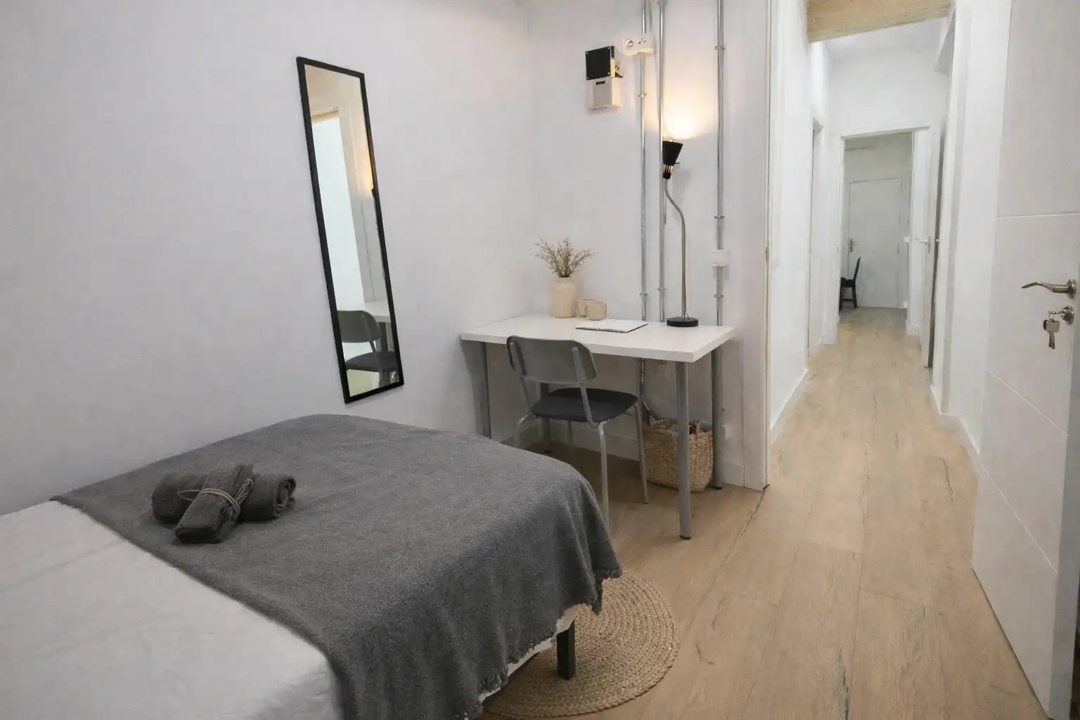 Bedroom of Flat for share in Madrid  with Air Conditioner, Heating and Furnished