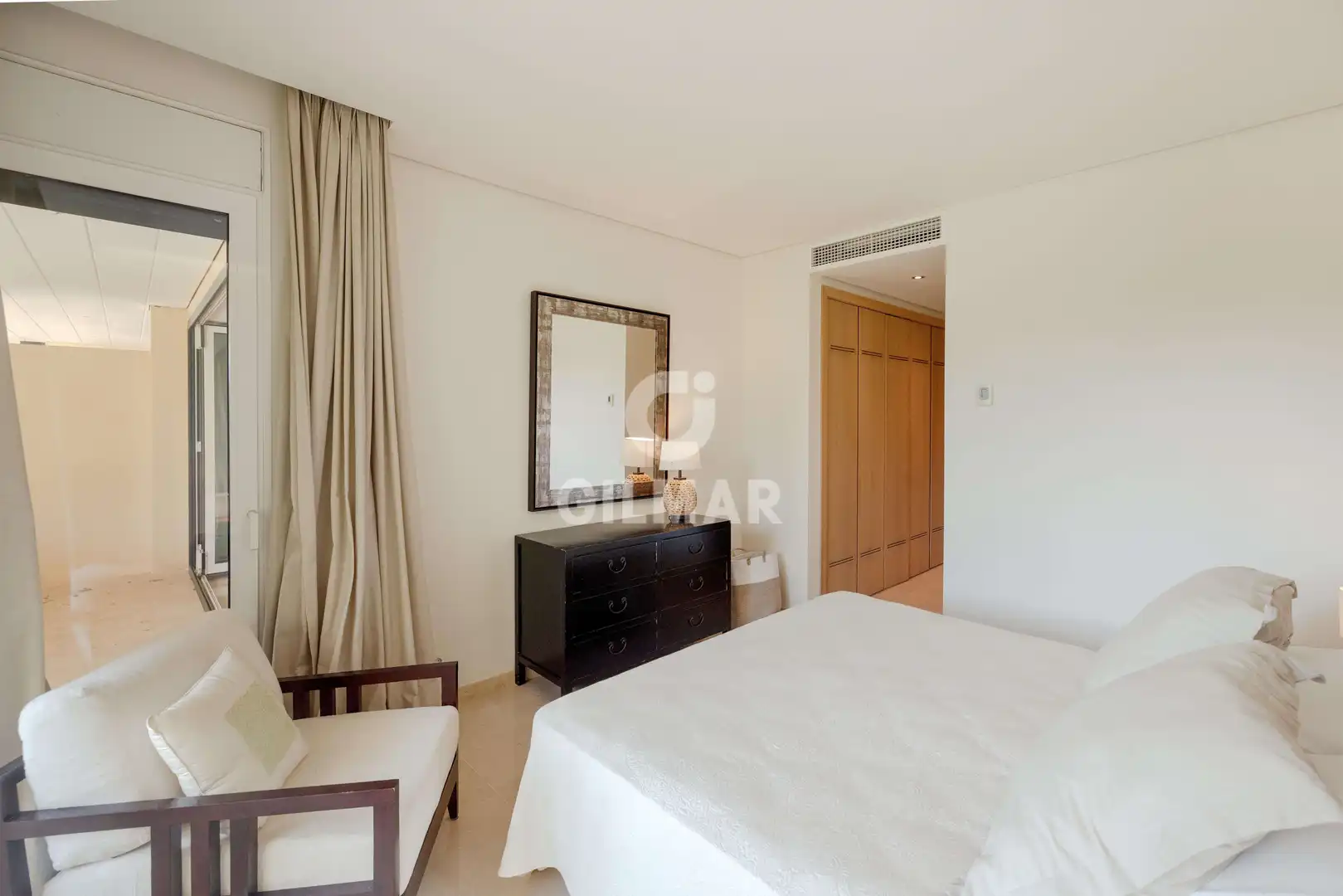 Dormitori de Apartament en venda en Sotogrande amb Calefacció, Jardí privat i Traster