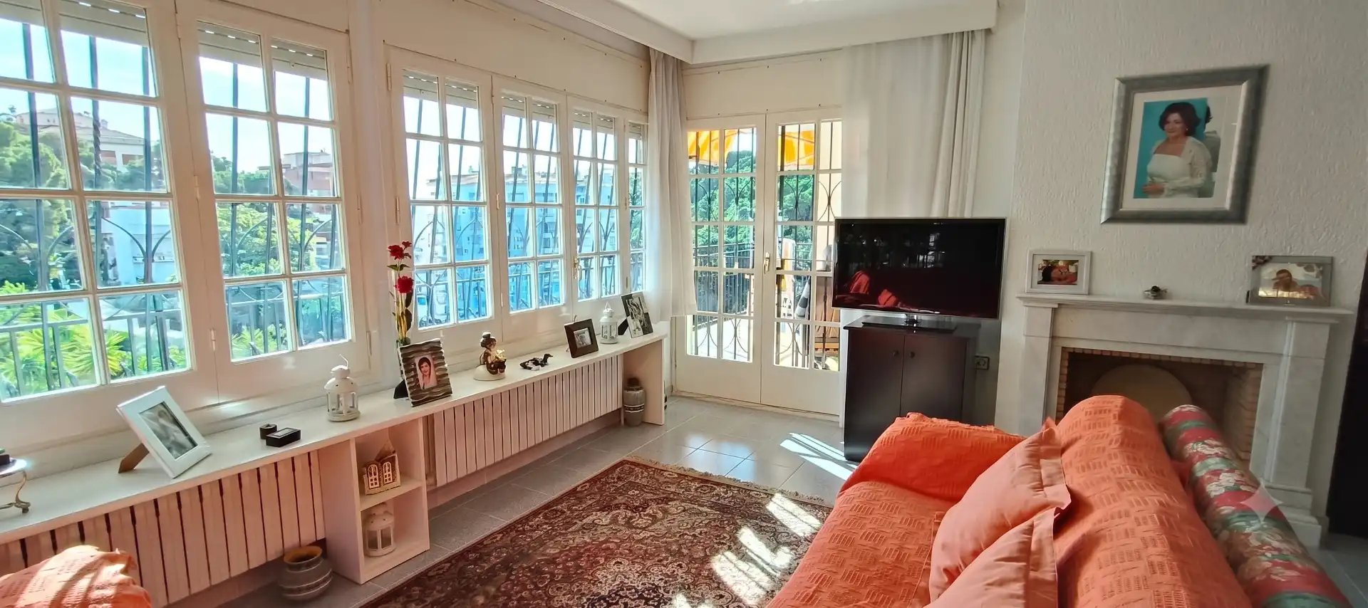 Sala d'estar de Casa o xalet en venda en Calella amb Calefacció, Jardí privat i Terrassa