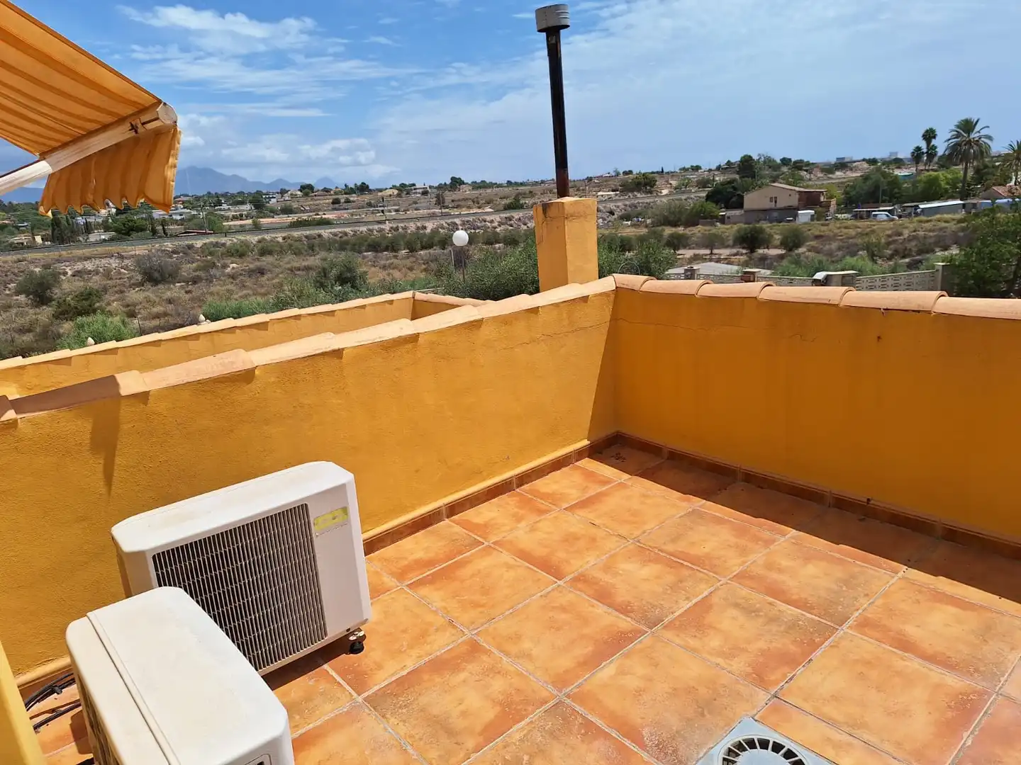 Terrassa de Casa o xalet en venda en Alicante / Alacant amb Jardí privat, Terrassa i Traster