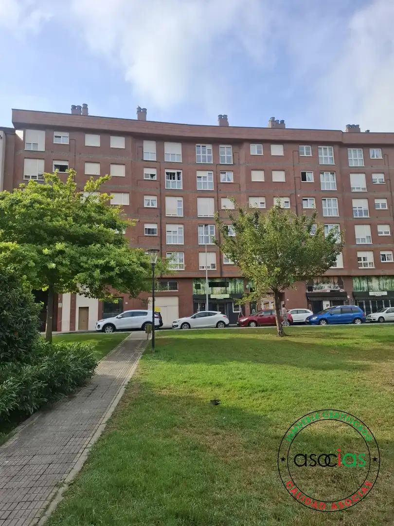 Vista exterior de Piso en venta en Gijón  con Calefacción, Parquet y Trastero