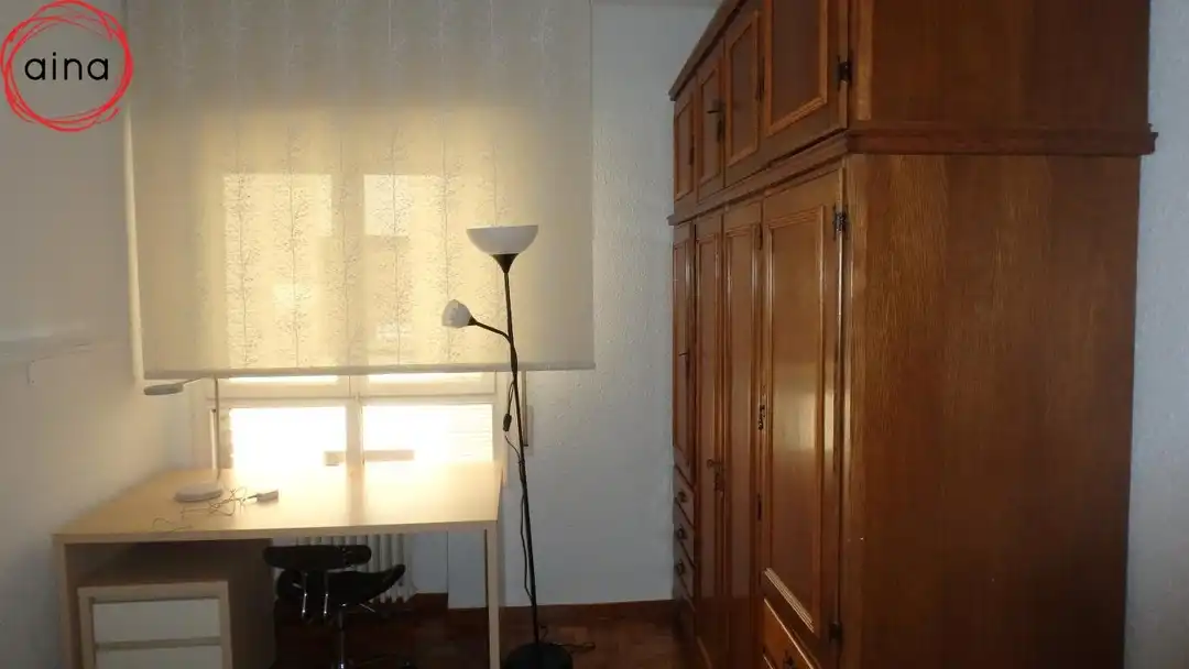 Habitación de Piso de alquiler en  Pamplona / Iruña con Calefacción, Terraza y Alarma