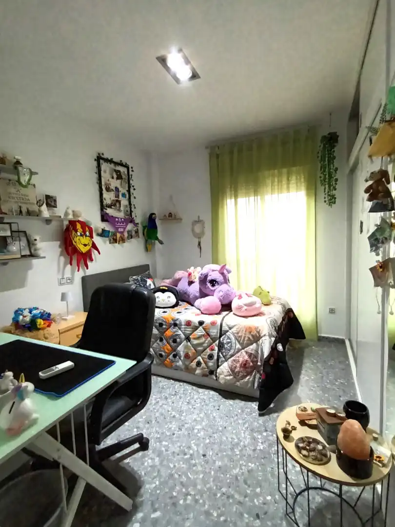 Habitación de Casa adosada en venta en Mérida con Aire acondicionado, Terraza y Trastero