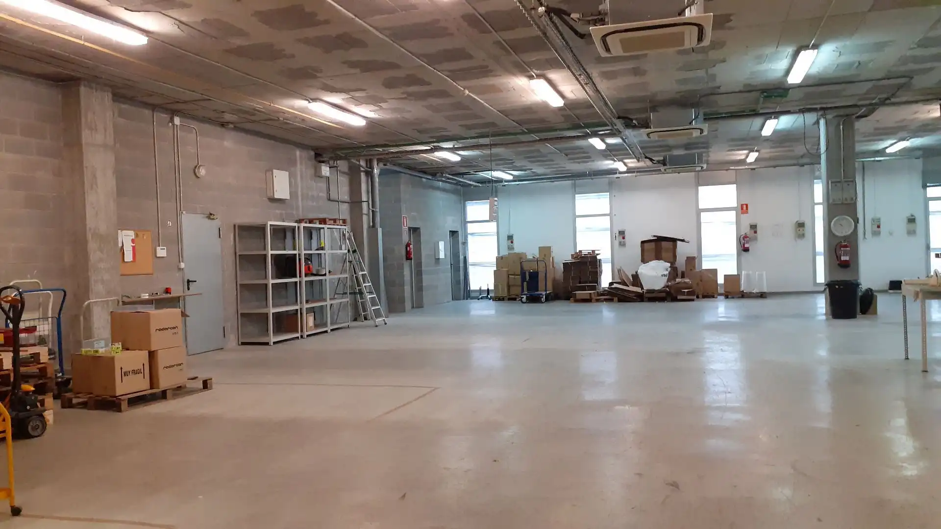Fabrikhallen zum Verkauf in L'Hospitalet de Llobregat