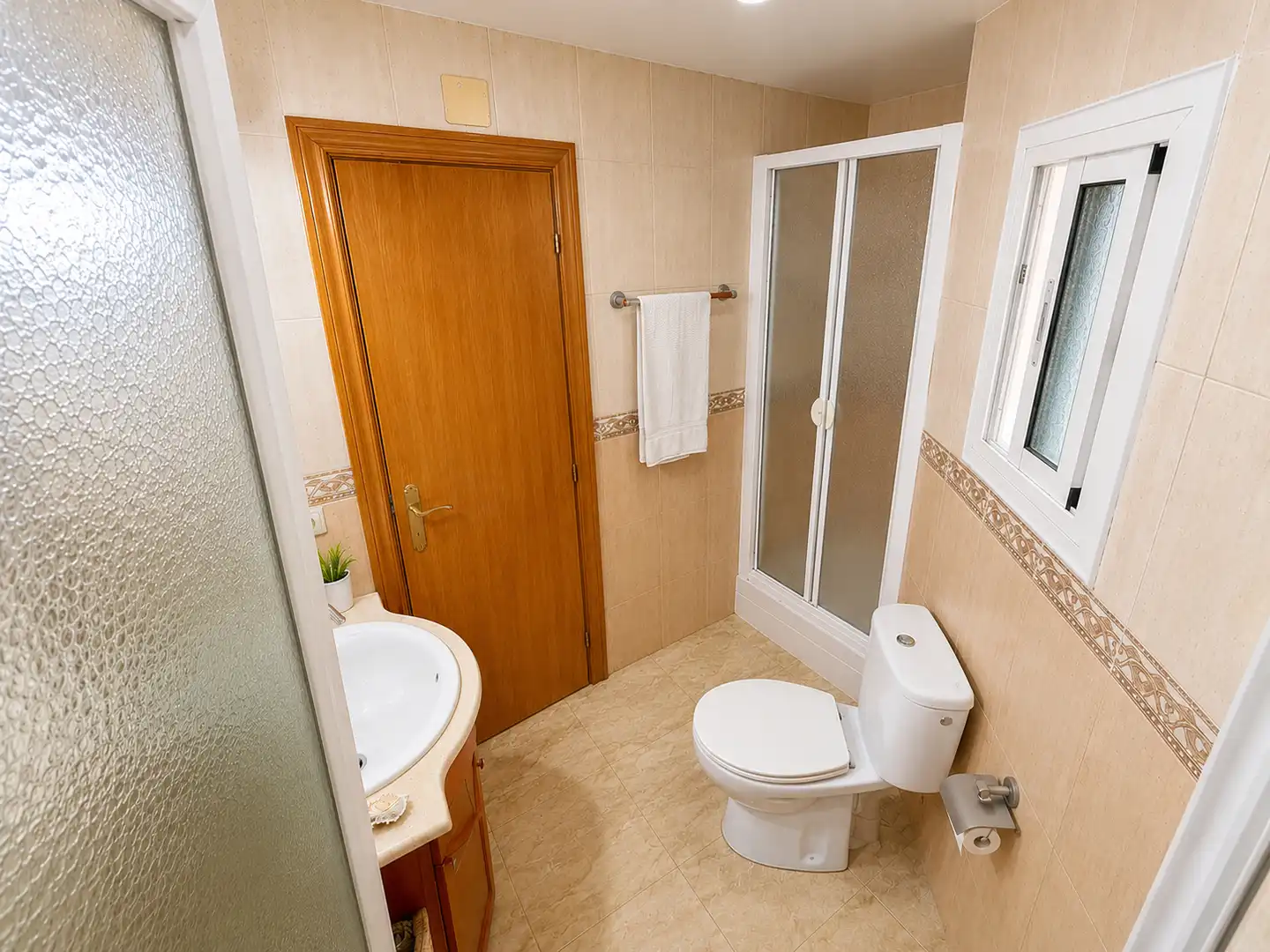 Bathroom of Flat for sale in Santa Coloma de Gramenet  with Air Conditioner, Heating and Washing machine