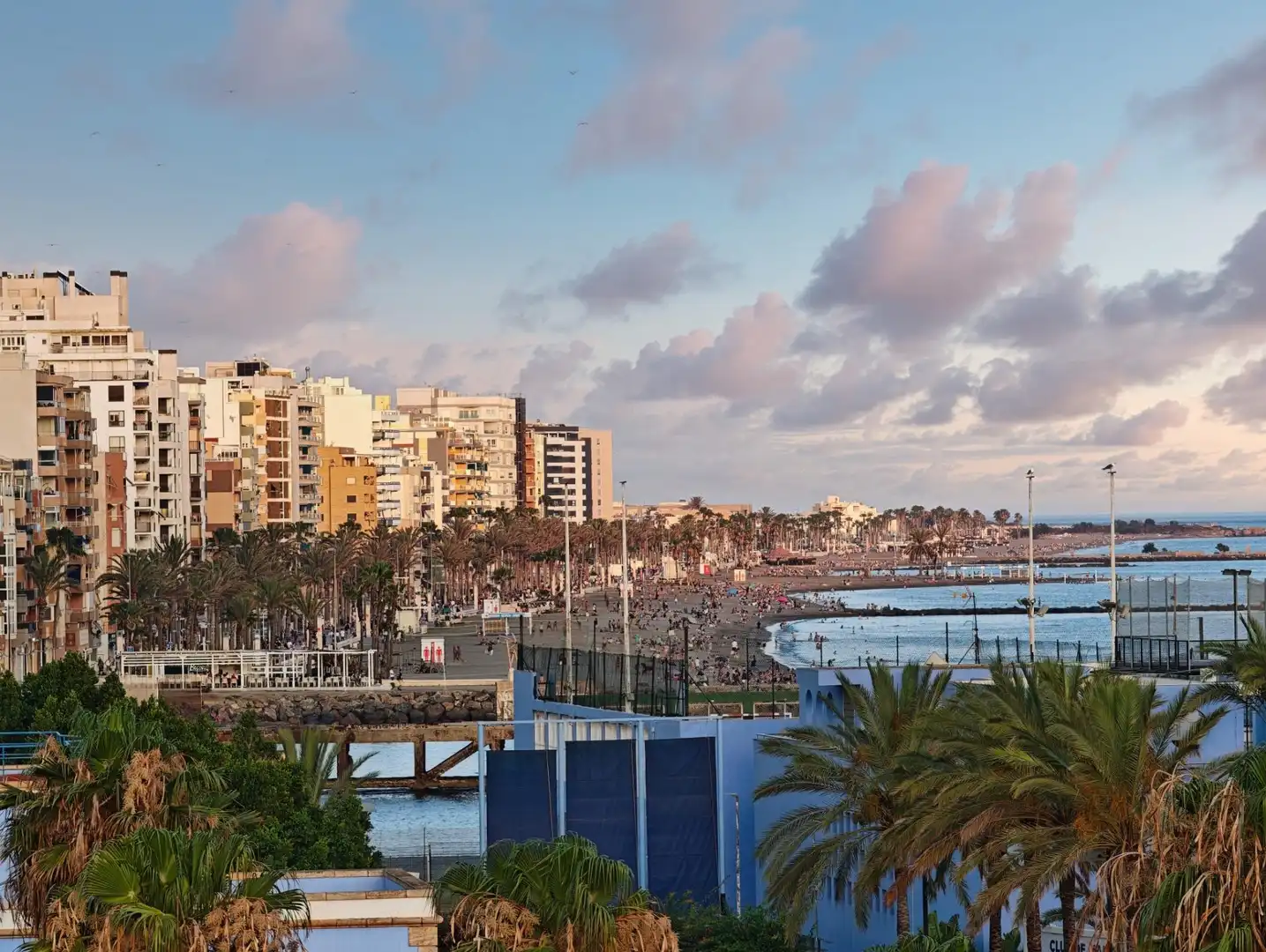 Vista exterior de Estudio en venta en Almería con Aire acondicionado, Calefacción y Terraza