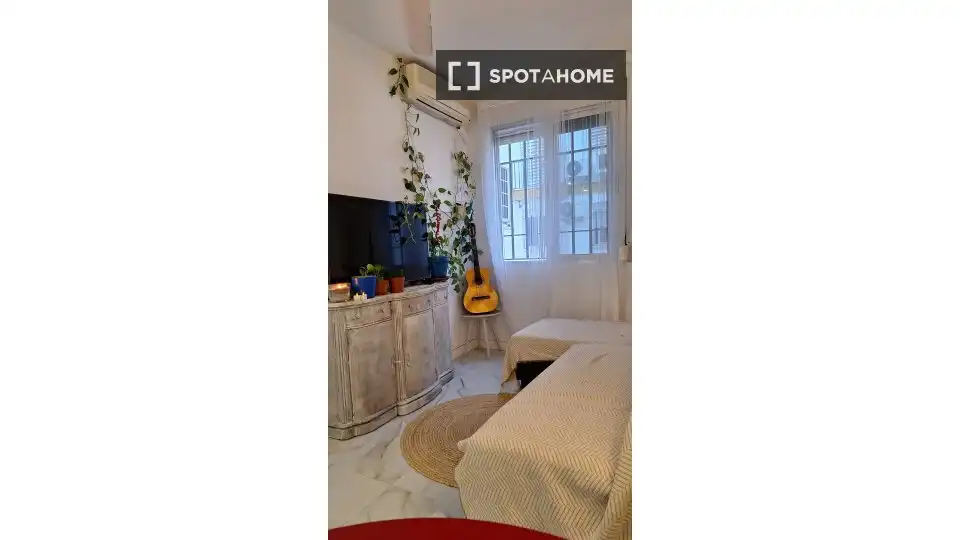 Dormitori de Apartament per a compartir en Sevilla amb Aire condicionat, Calefacció i Terrassa