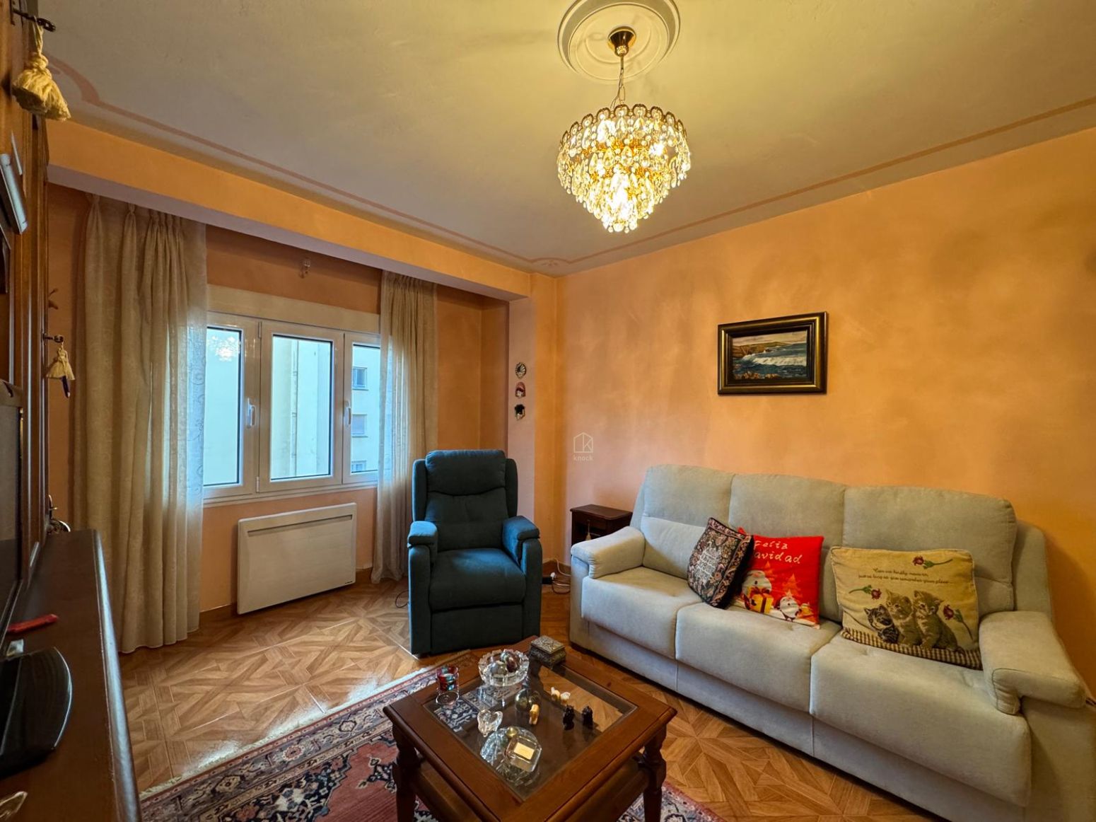 Sala d'estar de Pis en venda en Gijón  amb Calefacció, Traster i Balcó
