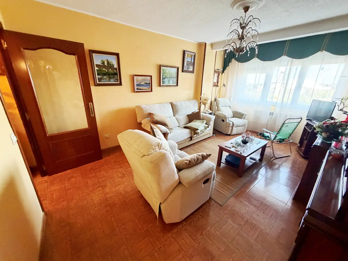Sala de estar de Piso en venta en Avilés con Calefacción y Parquet