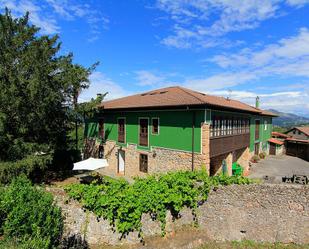 Vista exterior de Edifici en venda en Parres