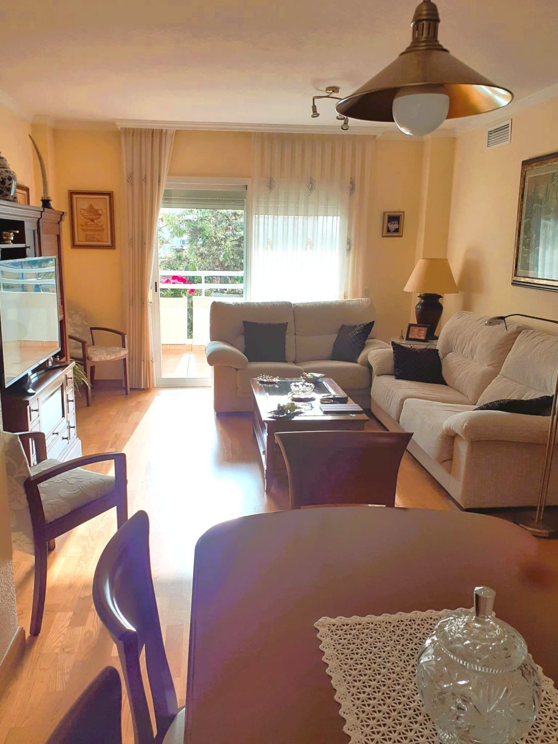 Sala d'estar de Pis de lloguer en Torremolinos amb Aire condicionat, Terrassa i Moblat