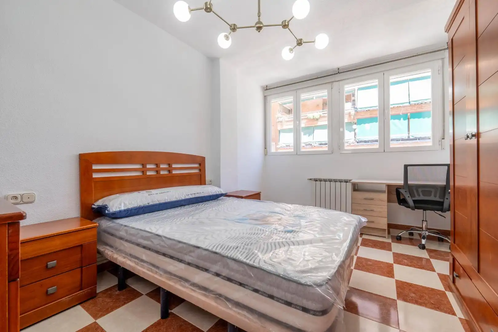Schlafzimmer von Wohnung zur Miete in Granada mit Heizung und Möbliert