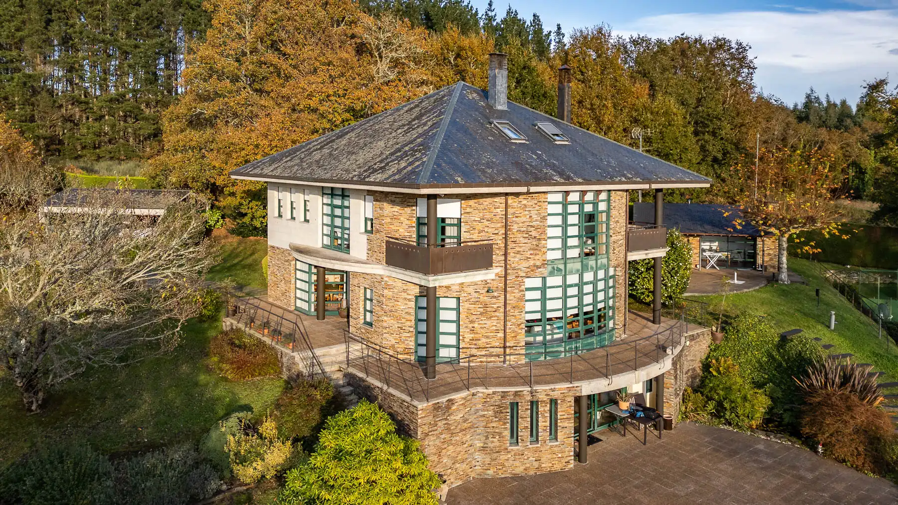 Vista exterior de Casa o xalet en venda en Lugo amb Piscina i Moblat