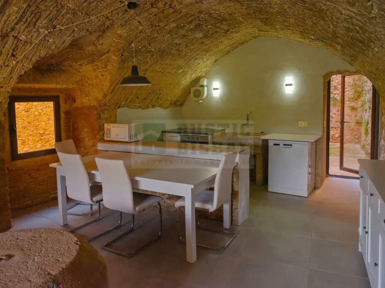 Cocina de Finca rústica en venta en Sant Miquel de Fluvià con Aire acondicionado, Calefacción y Terraza