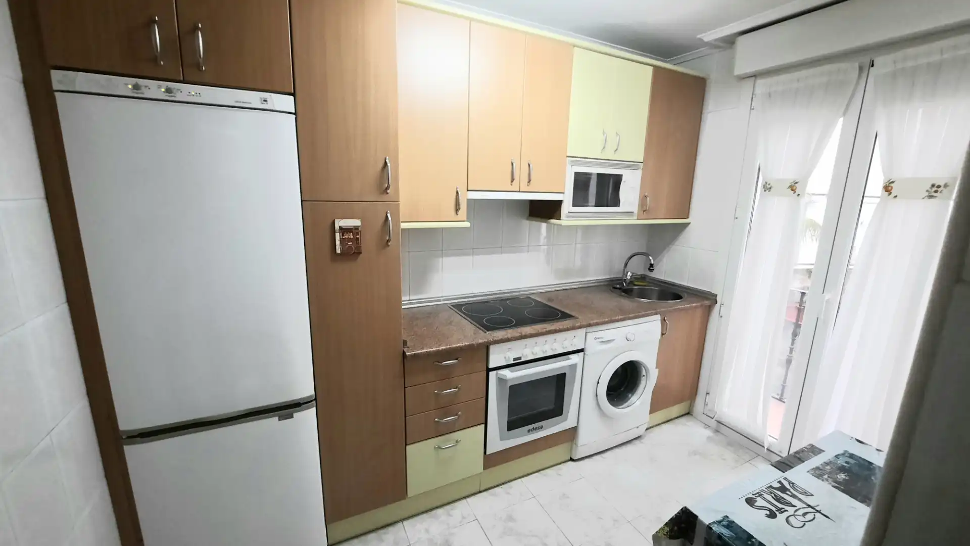Cuina de Apartament en venda en Barakaldo  amb Calefacció, Parquet i Moblat