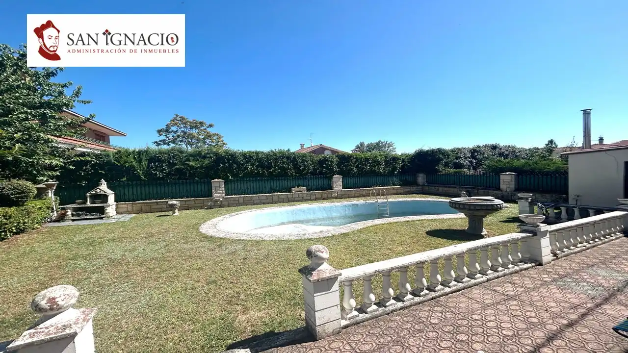 Piscina de Casa o chalet en venta en Villarcayo de Merindad de Castilla la Vieja con Calefacción, Jardín privado y Piscina
