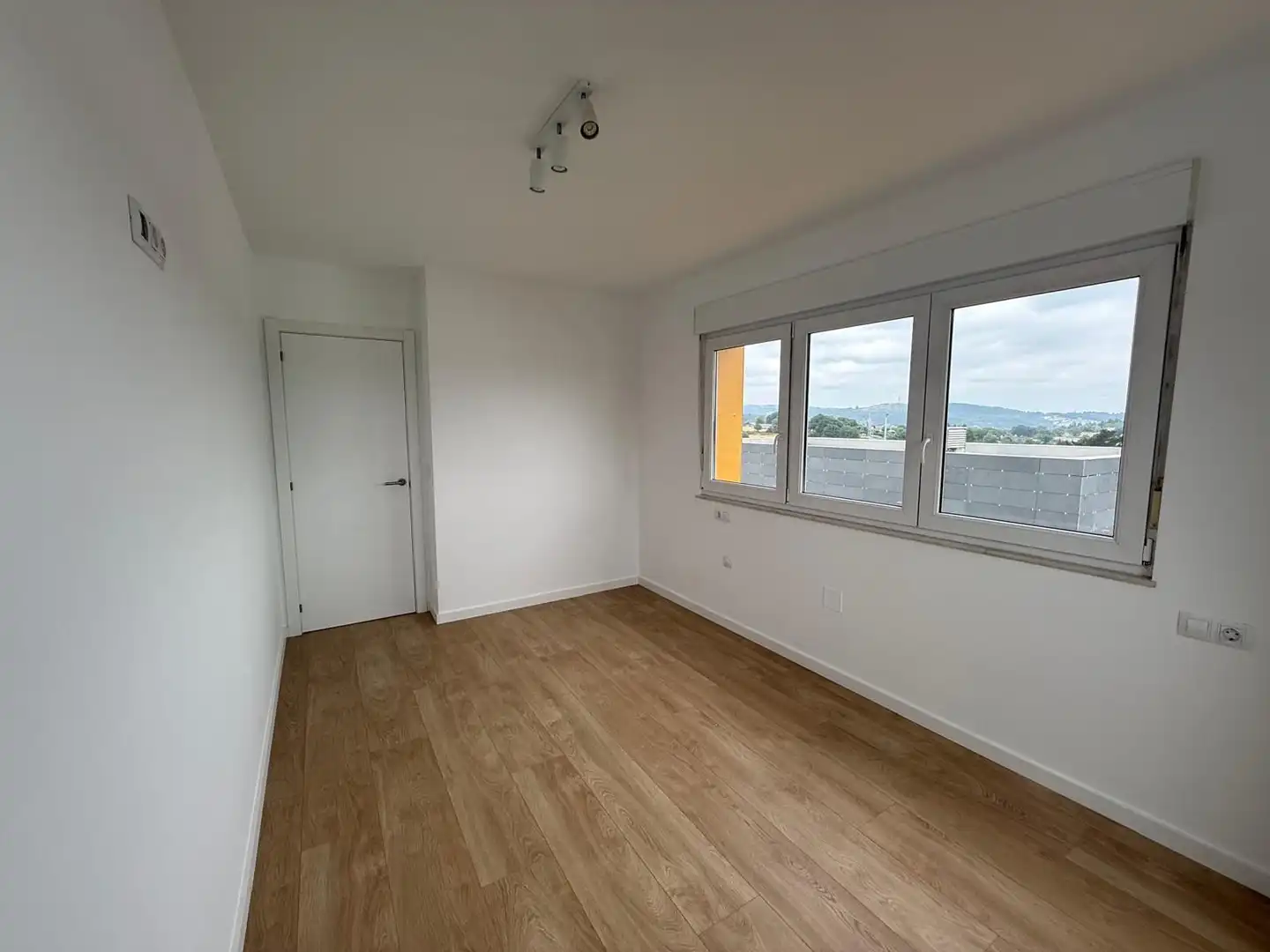Habitación de Casa adosada en venta en Lugo con Calefacción y Jardín privado