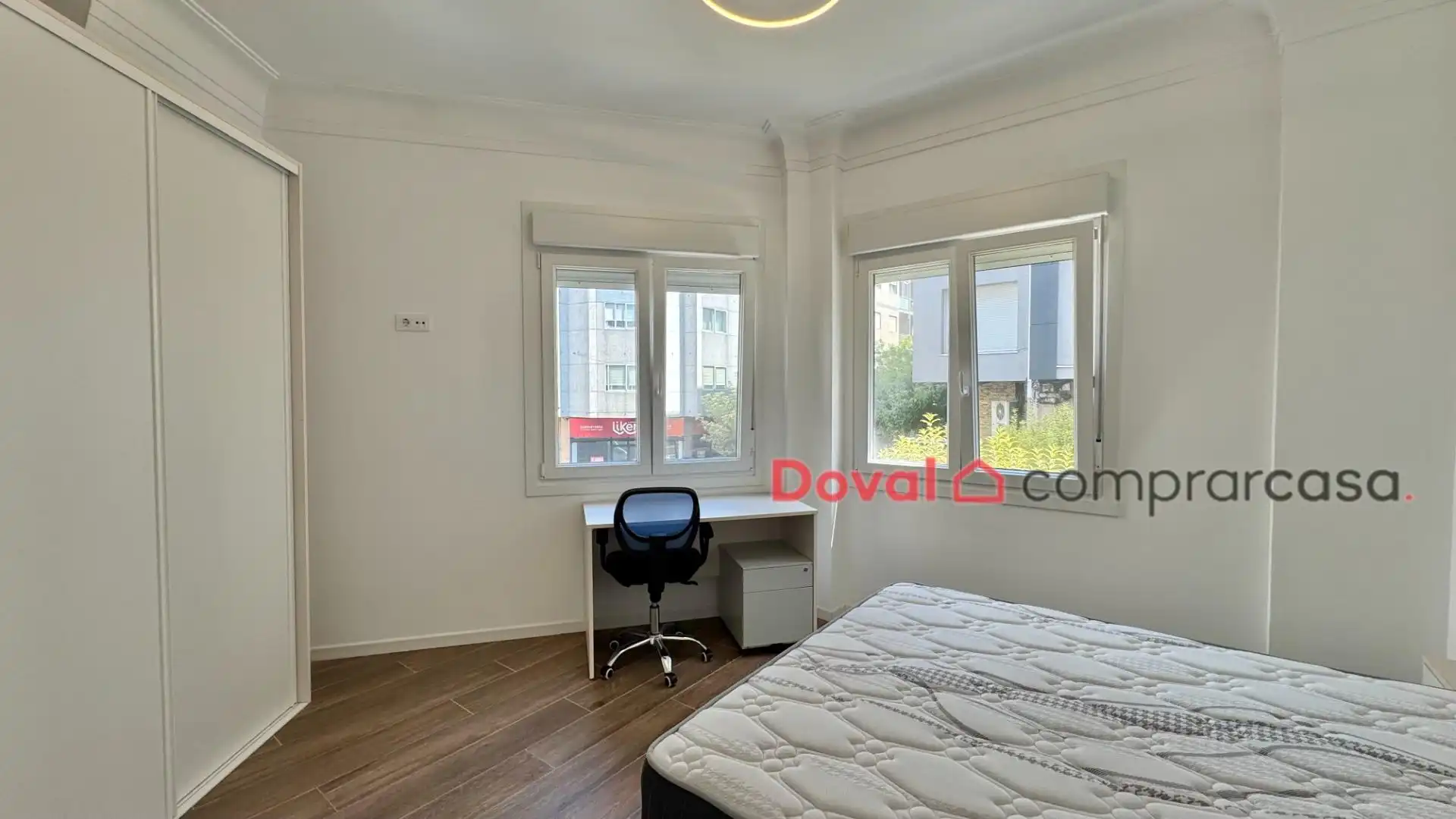 Habitación de Piso de alquiler en Vigo  con Calefacción y Amueblado