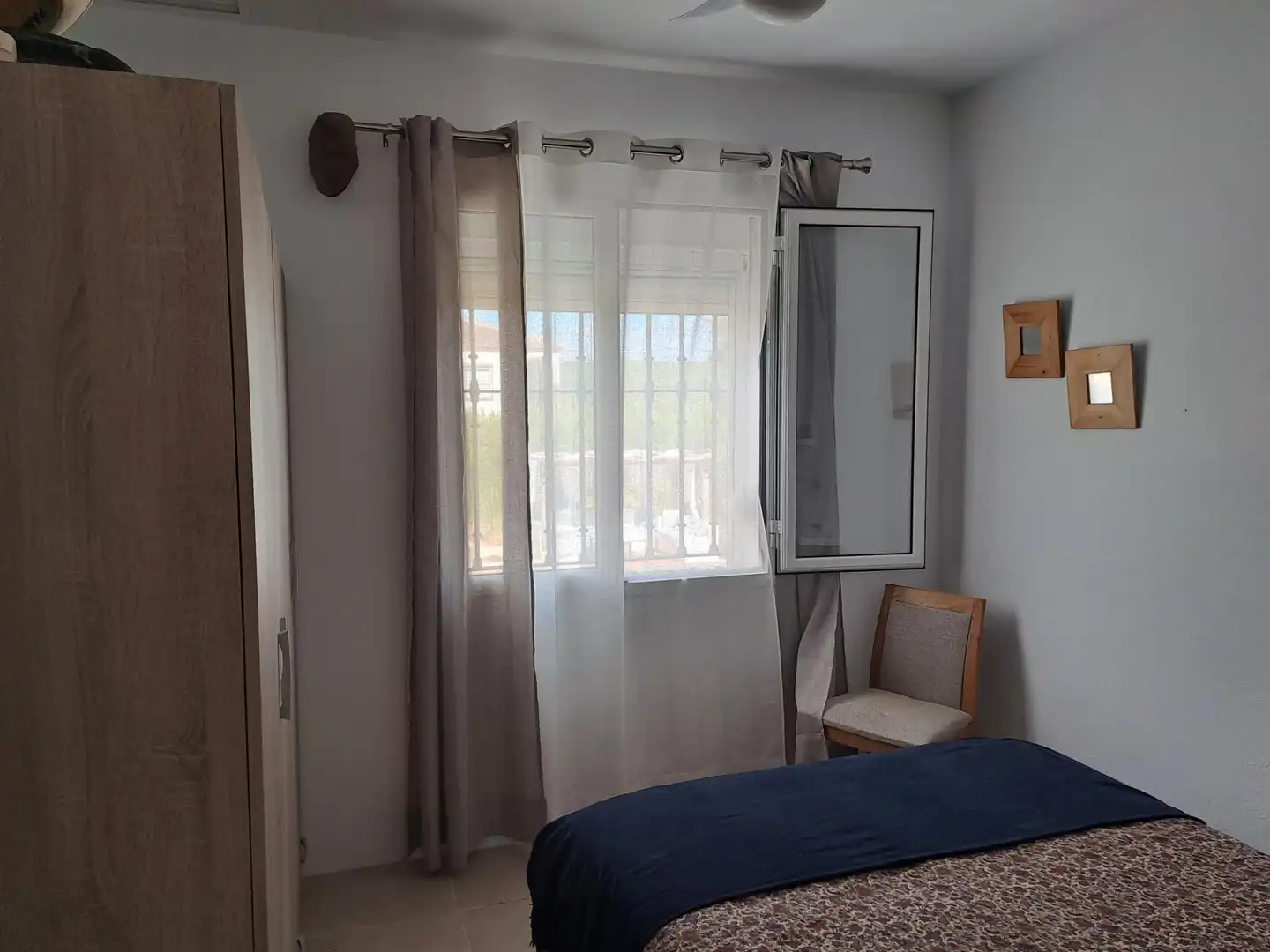 Dormitori de Casa o xalet en venda en Cantillana amb Aire condicionat, Calefacció i Jardí privat