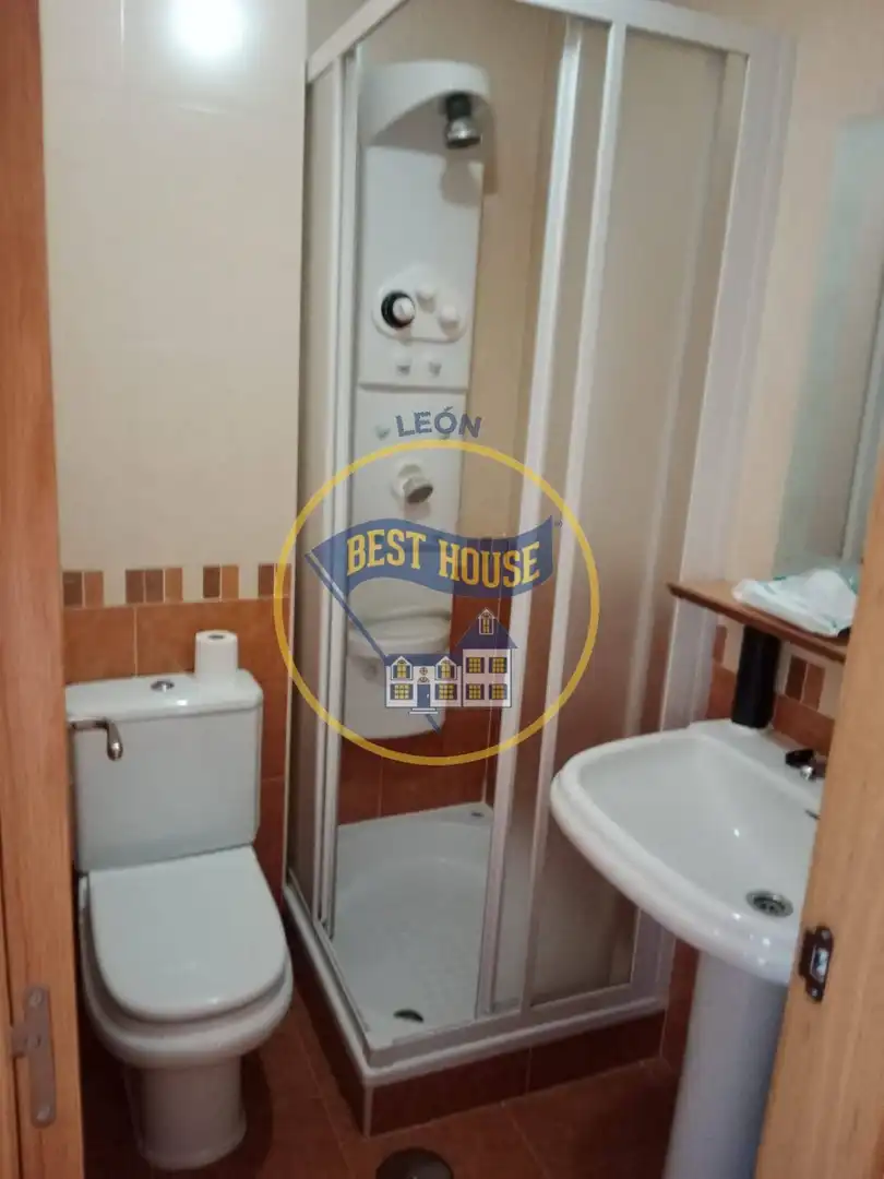 Baño de Apartamento en venta en Villaquilambre con Calefacción, Terraza y Trastero