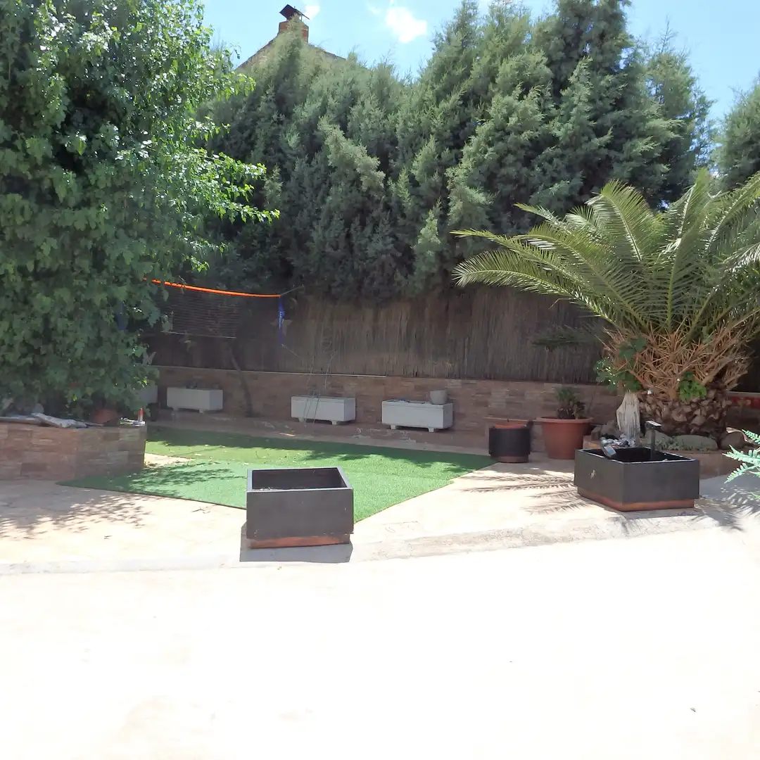 Jardí de Casa o xalet en venda en Cedillo del Condado amb Aire condicionat, Calefacció i Jardí privat